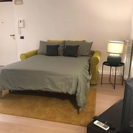 Friendly House 94 * روما