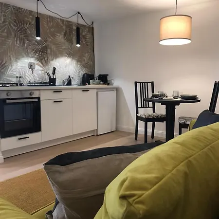 Friendly House 94 *